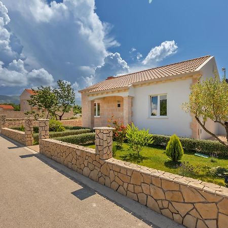 Apartment Holiday Home Doma, Cilipi Near Dubrovnik ห้อง รูปภาพ