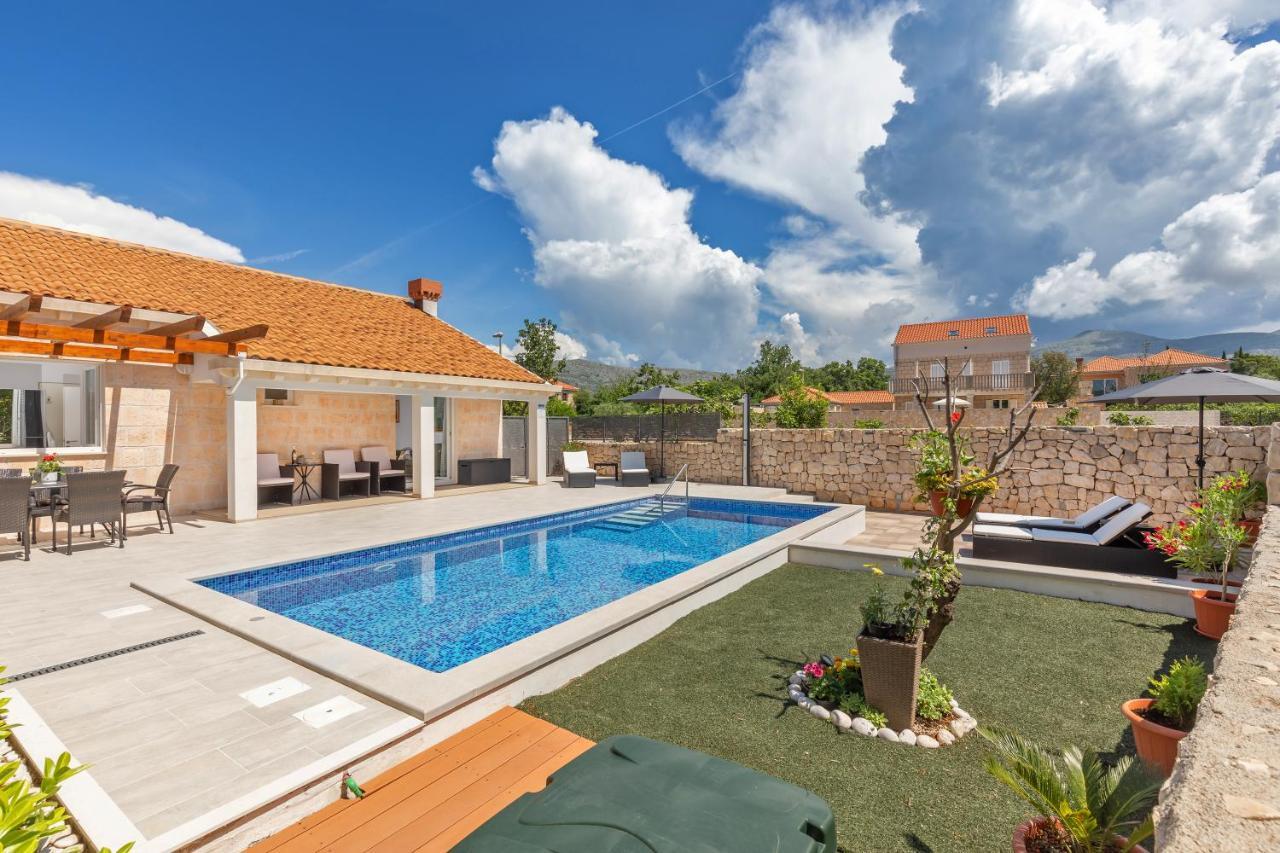 Apartment Holiday Home Doma, Cilipi Near Dubrovnik ภายนอก รูปภาพ