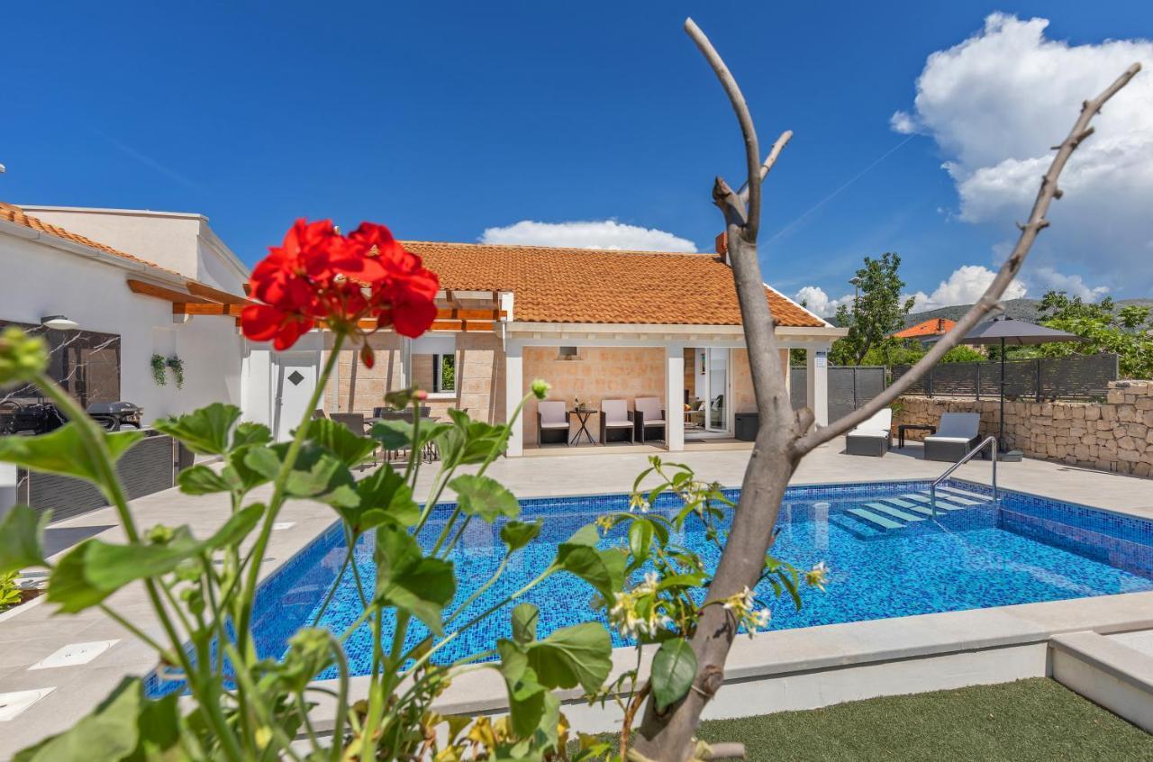 Apartment Holiday Home Doma, Cilipi Near Dubrovnik ภายนอก รูปภาพ