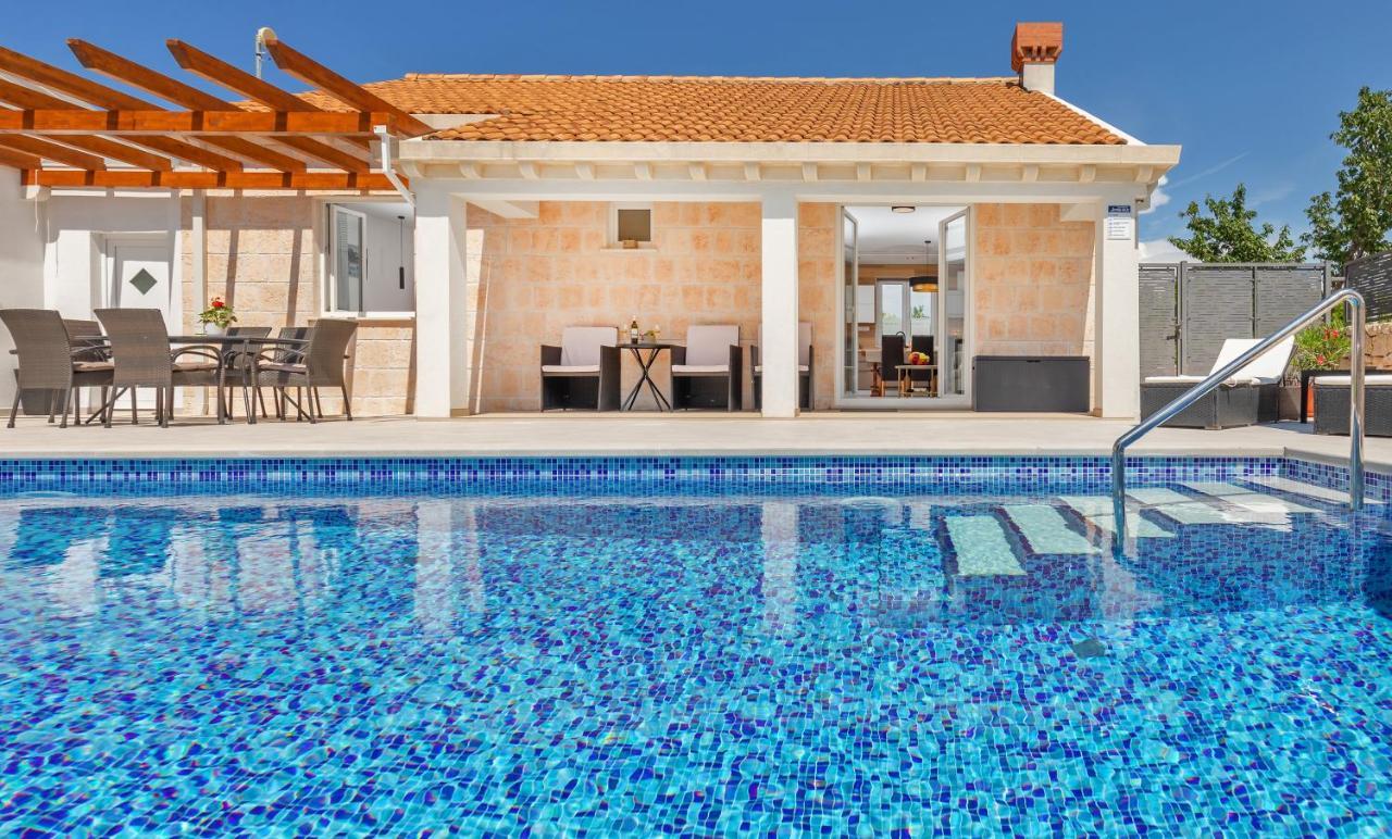 Apartment Holiday Home Doma, Cilipi Near Dubrovnik ภายนอก รูปภาพ