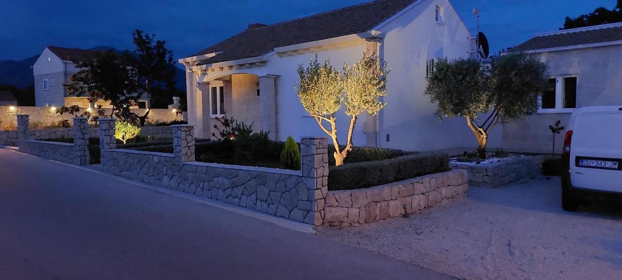 Apartment Holiday Home Doma, Cilipi Near Dubrovnik ภายนอก รูปภาพ