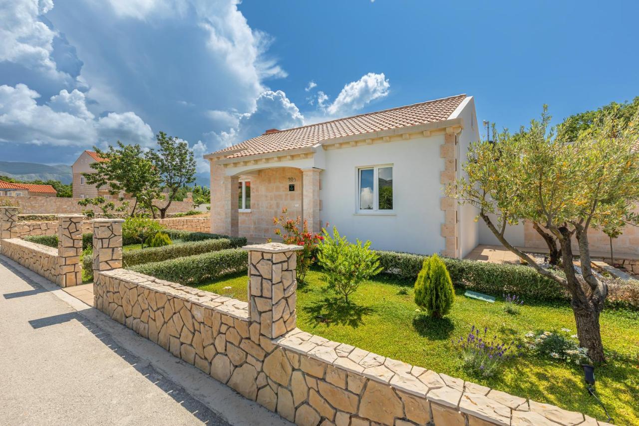 Apartment Holiday Home Doma, Cilipi Near Dubrovnik ภายนอก รูปภาพ