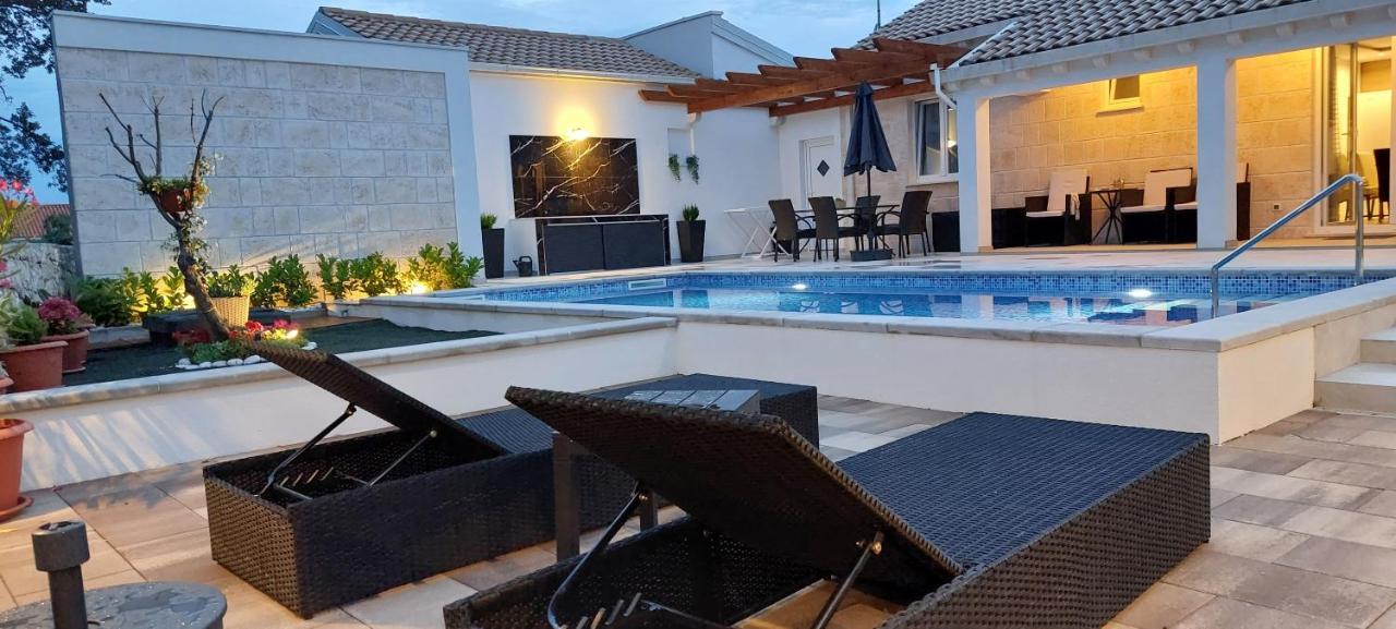 Apartment Holiday Home Doma, Cilipi Near Dubrovnik ภายนอก รูปภาพ