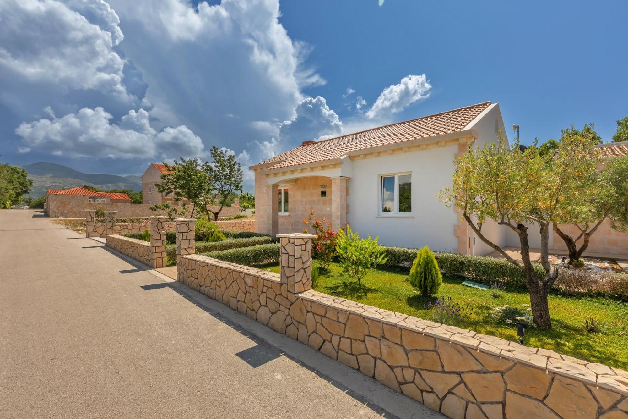 Apartment Holiday Home Doma, Cilipi Near Dubrovnik ห้อง รูปภาพ